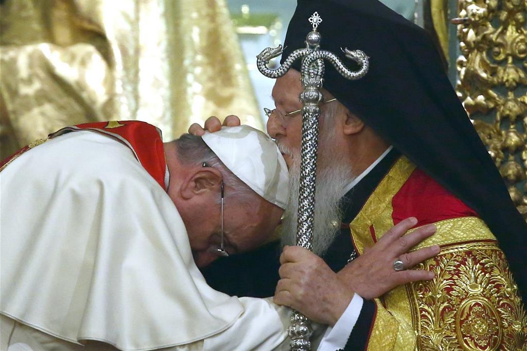 Papa Francesco e il patriarca ecumenico di Costantinopoli, Bartolomeo I nella Chiesa di San Giorgio a Istanbul nel novembre 2014.