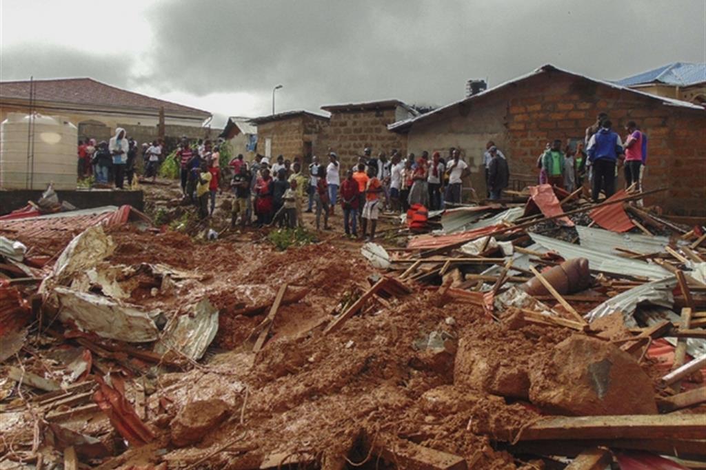 Alluvione in Sierra Leone, mille tra morti e dispersi. La preghiera del Papa