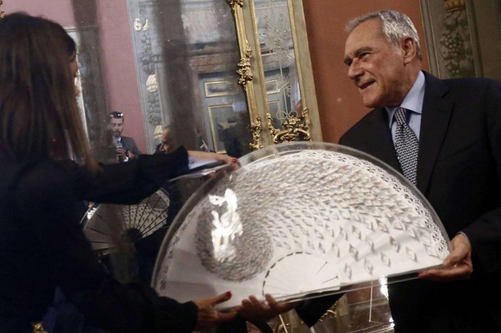 Il presidente del Senato Pietro Grasso durante la cerimonia del ventaglio della stampa parlamentare (Fotogramma)