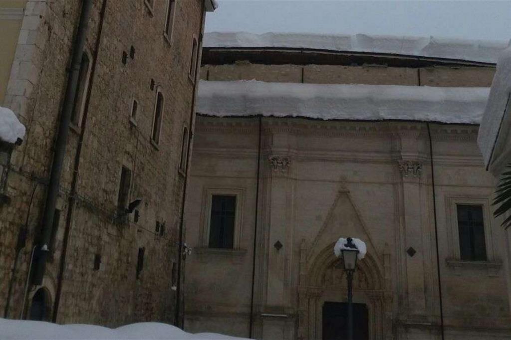 Caramanico Terme, crollato il tetto della Cattedrale di Santa Maria Maggiore