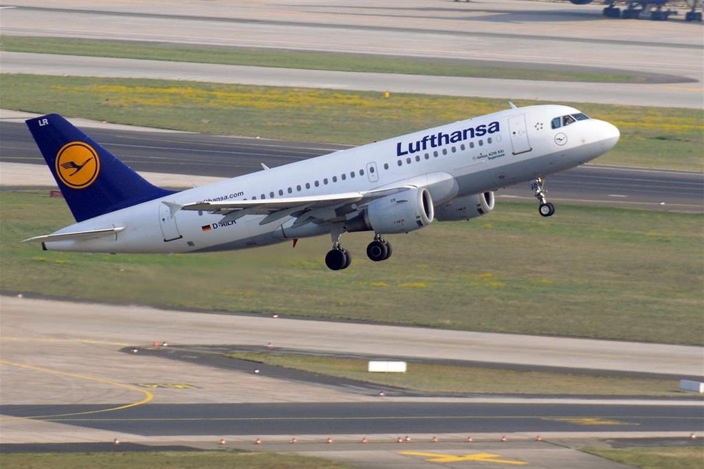 Il decollo di un A319-100 di Lufthansa