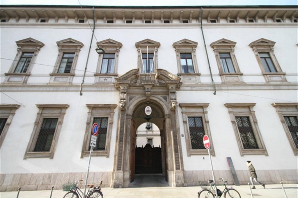 L'ingresso dell'arcivescovado di Milano in piazza Fontana