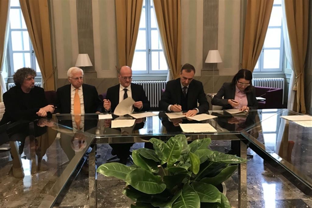La firma del protocollo di sperimentazione del progetto di apprendistato a Bergamo