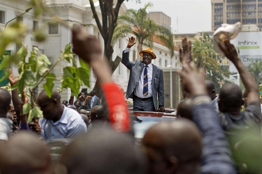 L'esultanza del leader dell'opposizione, candidato alle presidenziali Raila Odinga: "Questo è veramente un giorno storico per il popolo del Kenya. Per la prima volta nella storia della democratizzazione africana è stata pronunciata una sentenza che annulla elezioni presidenziali irregolari".