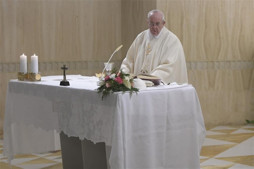 Il Papa: i cristiani sono testimoni d'obbedienza