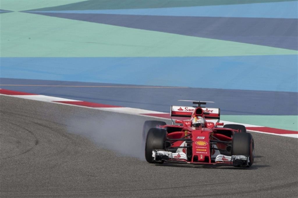 Terzo tempo per Vettel, che partirà alle spalle delle due Mercedes (Ansa)