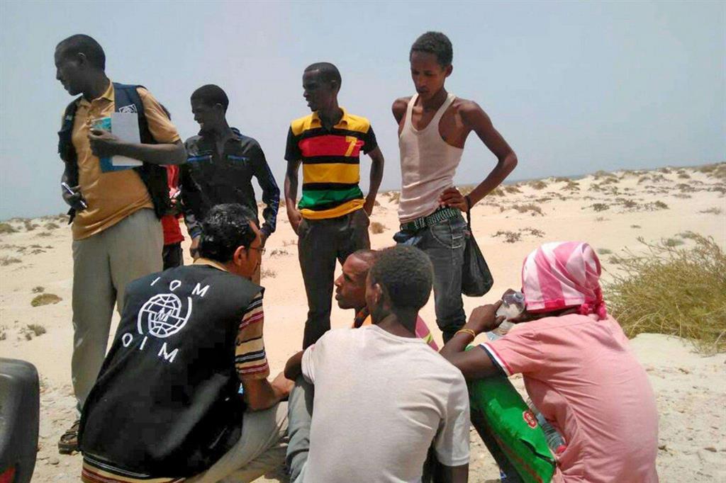 Migranti gettati in mare, 50 tra morti e dispersi