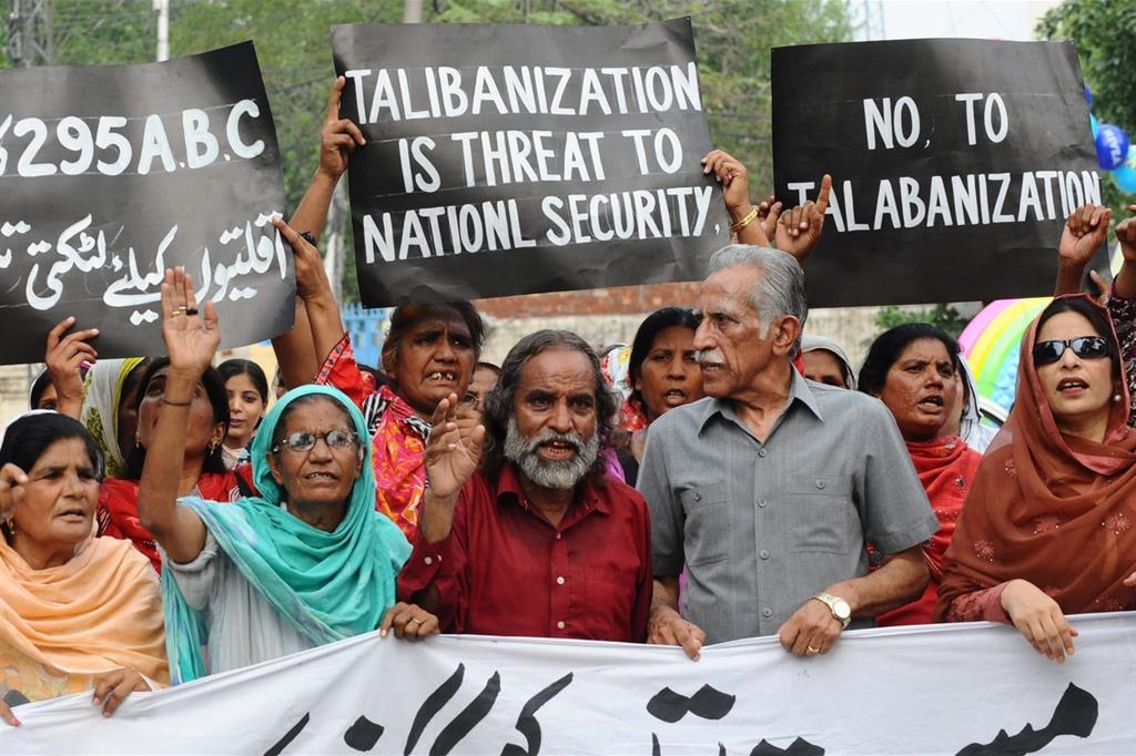 Manifestazione di cristiani a Lahore contro la legge pachistana sulla blasfemia (Ansa)
