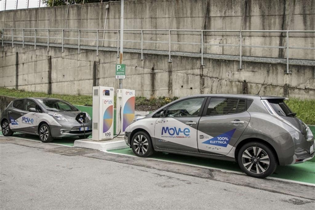 Le due Nissan Leaf elettriche in dotazione all'IIT di Genova