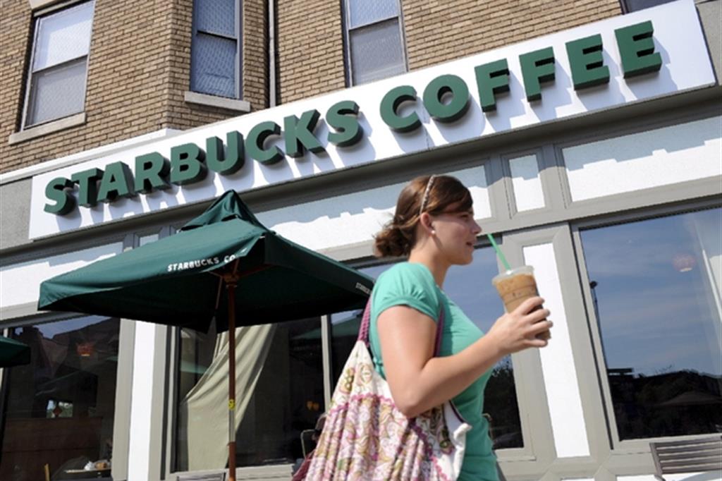 La sfida di Starbucks: assumeremo 10mila rifugiati