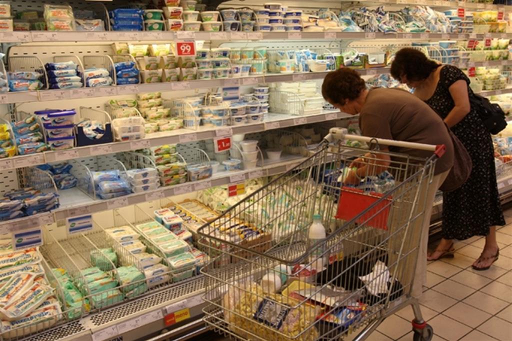 Confcommercio: nel 2017 frenano i consumi