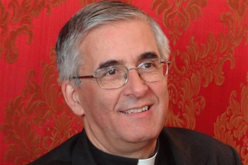 Il vescovo di Cremona Antonio Napolioni