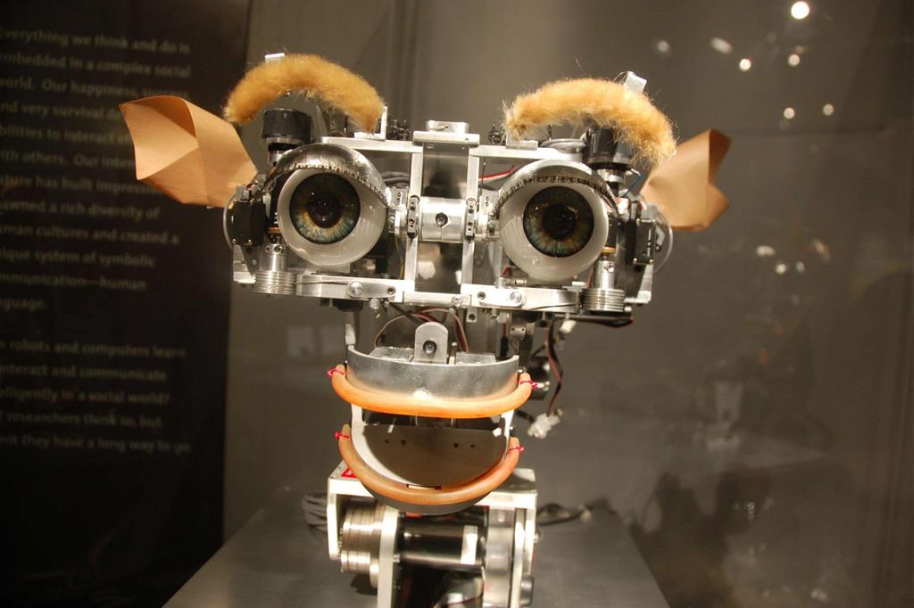 ("Mit Museum: Kismet the AI robot smiles at you", Chris Devers via Flickr https://flic.kr/p/7MNEWd)
