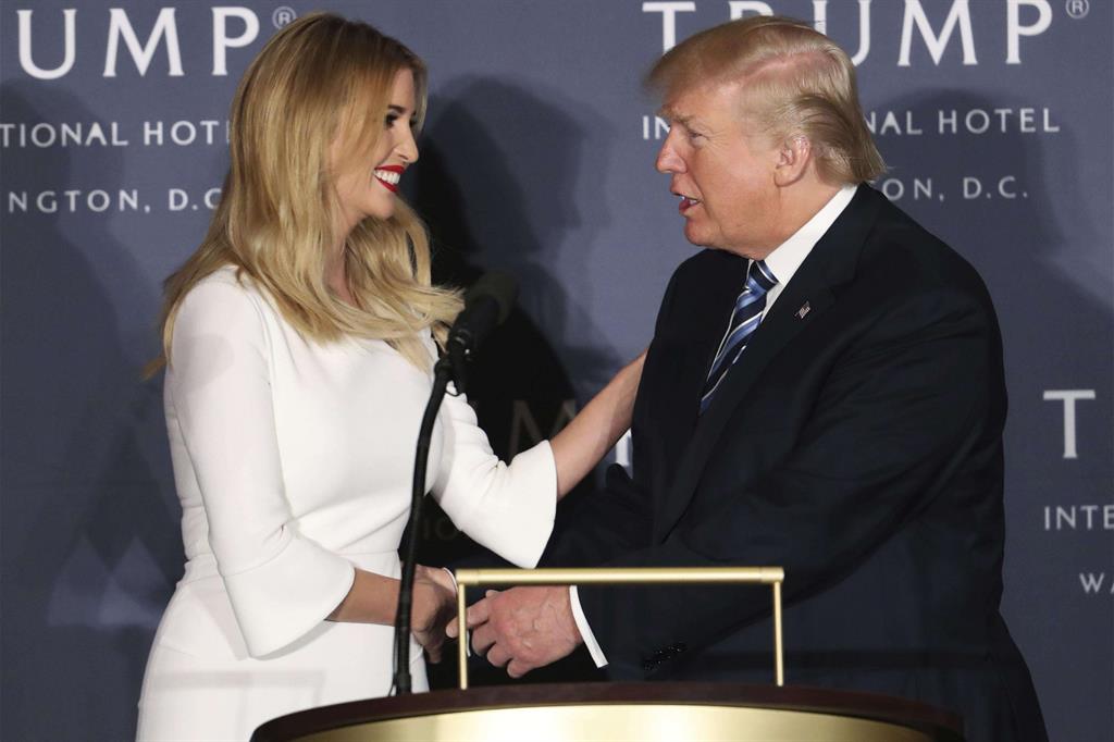 Il presidente eletto Donald Trump con la figlia Ivanka (Ansa)