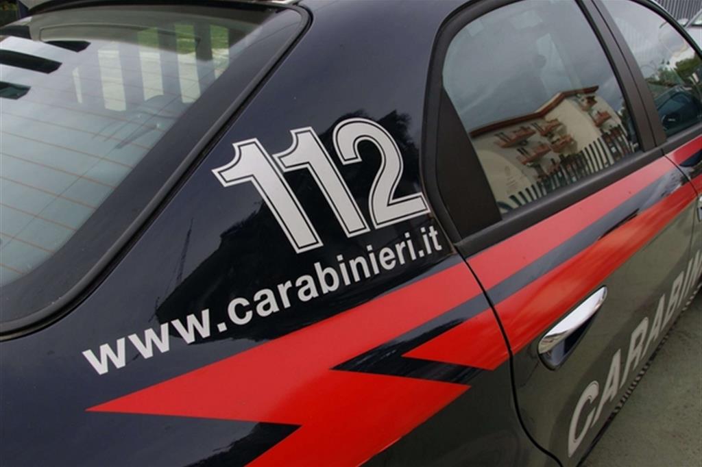 Bomba esplode davanti caserma carabinieri