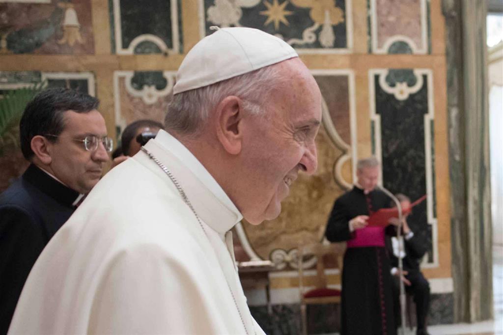 Papa Francesco alle suore: svegliate il mondo con gioia vera