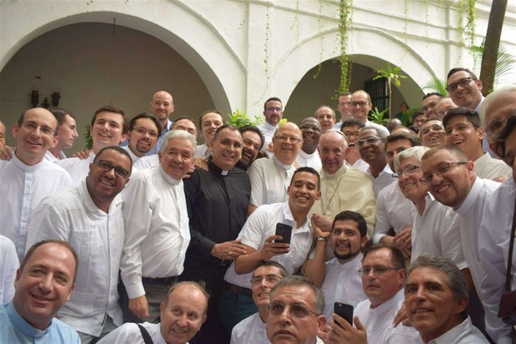 incontro del Papa con il gruppo dei gesuiti in Colombia