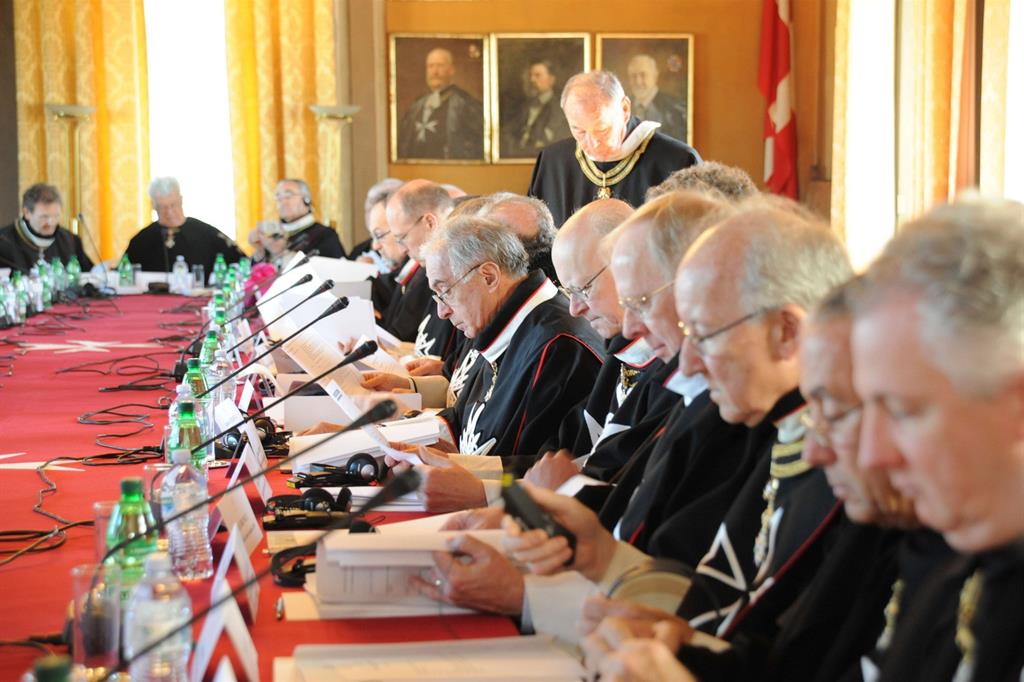 A Villa Malta si riunisce il Consiglio Compito di Stato, l'organismo incaricato di eleggere il Gran Maestro o il Luogotenente del Gran Maestro (con gli stessi poteri del Gran Maestro, ma in carica per un anno). Siciliani