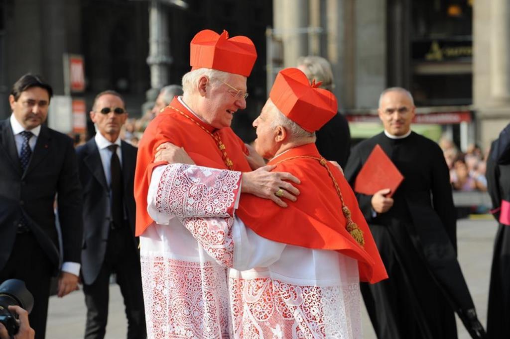 Il 25 settembre 2011. L'abbraccio tra i cardinali Angelo Scola e Dionigi Tettamanzi (Omnimilano)