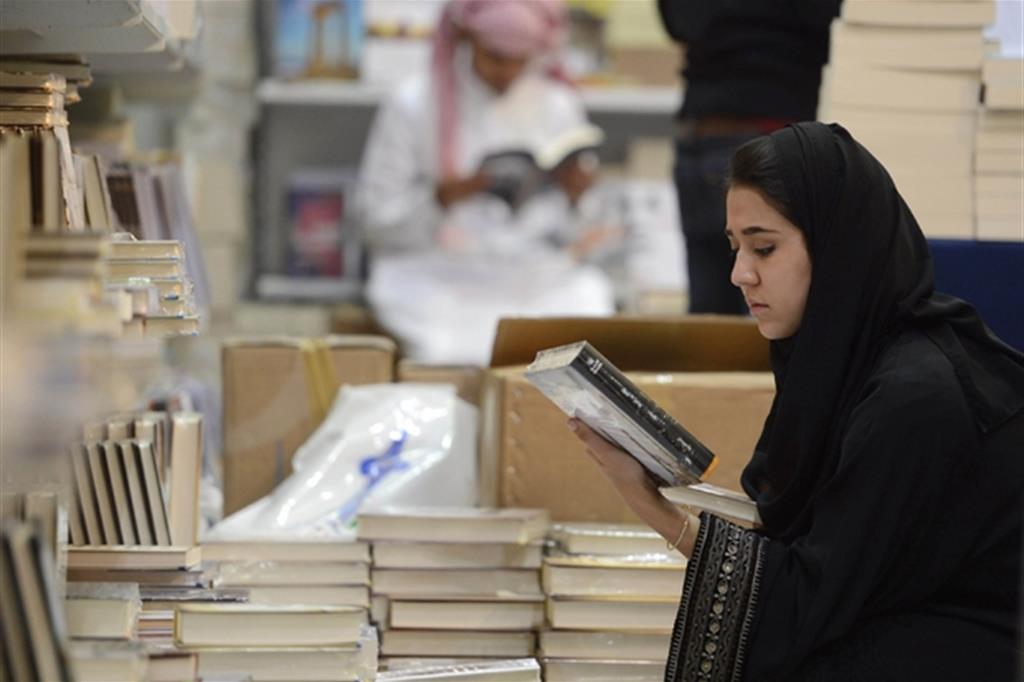 La Fiera del libro a Riad: l'accesso alla cultura resta limitatissimo per le donne saudite (Reuters)