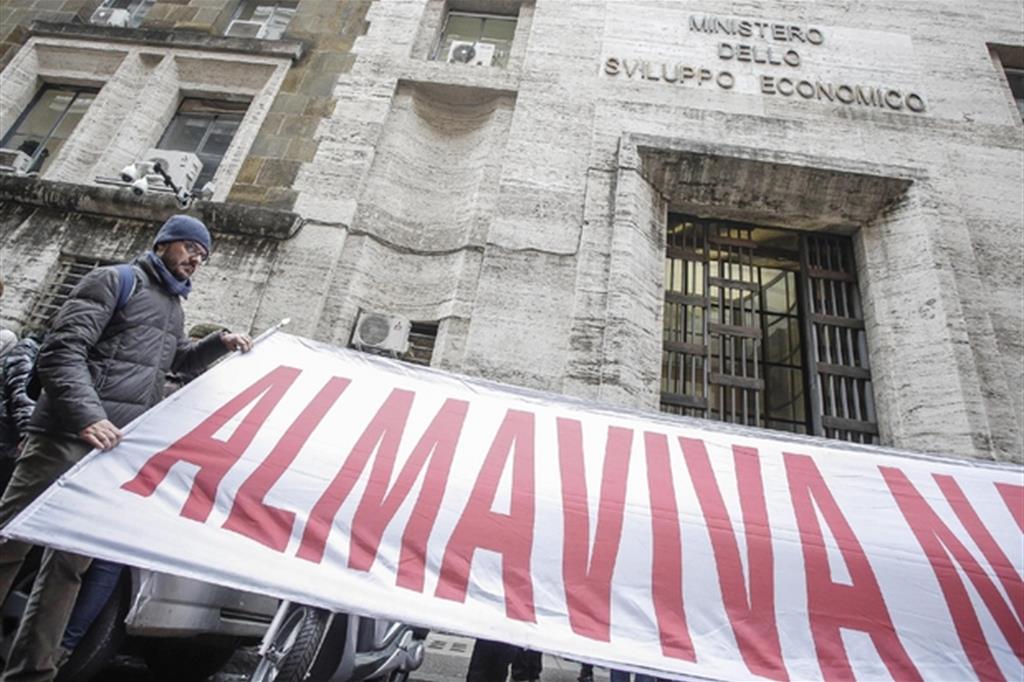 Stop del governo ad Almaviva: no ai trasferimenti a Rende