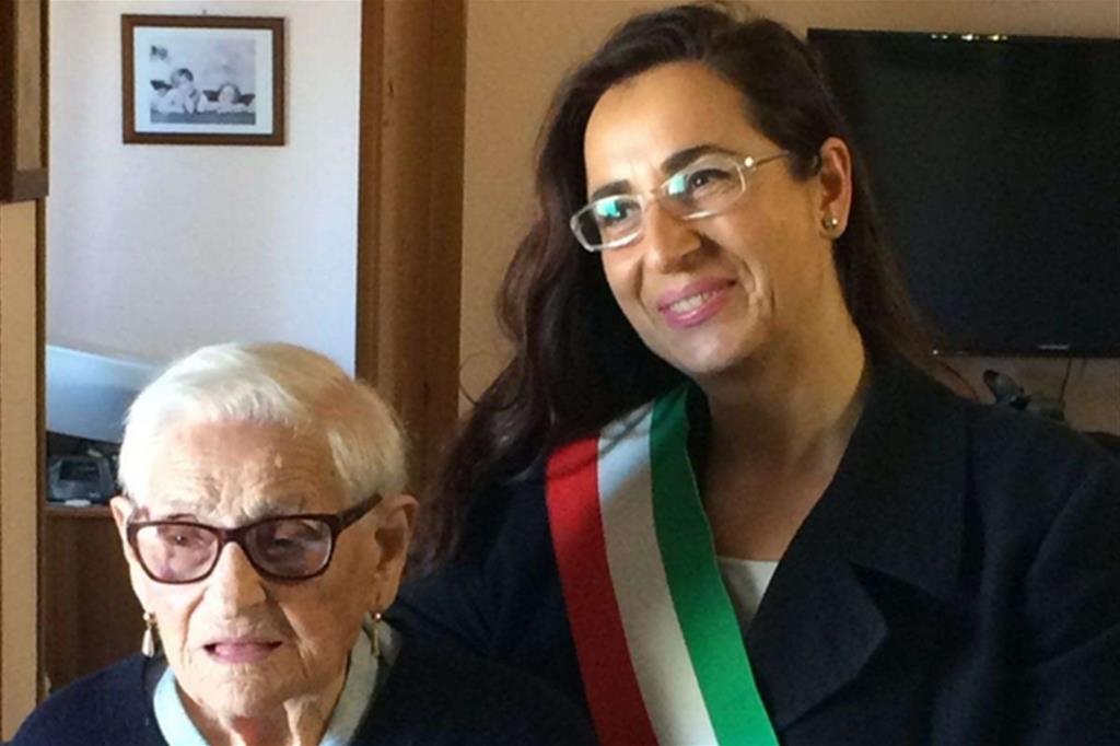 Rosa Ercoli, 106 anni, con il sindaco