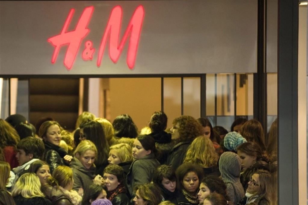 H&M licenzia in Italia, sabato negozi chiusi