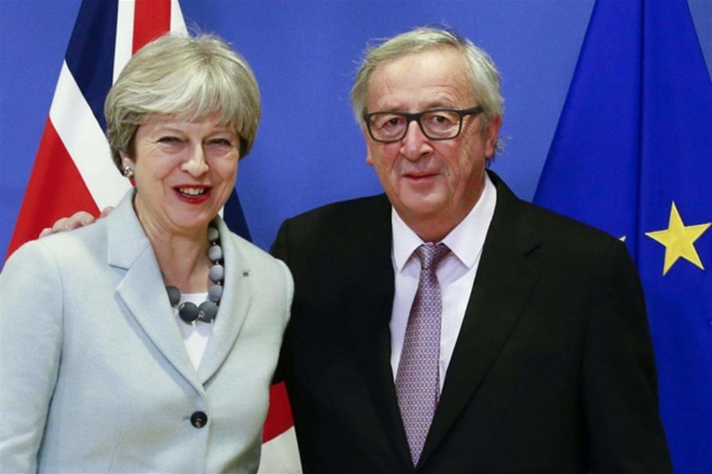 Juncker: «C'è l'accordo». Primo passo decisivo verso la Brexit