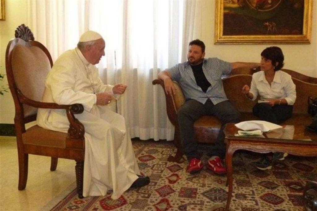 Papa Francesco con Claudio Rossi Massimi e Tiziana Lupi