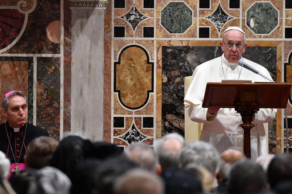 Papa Francesco ha ricevuto stamani in udienza gli ambasciatori accreditati in Vaticano (Ansa)