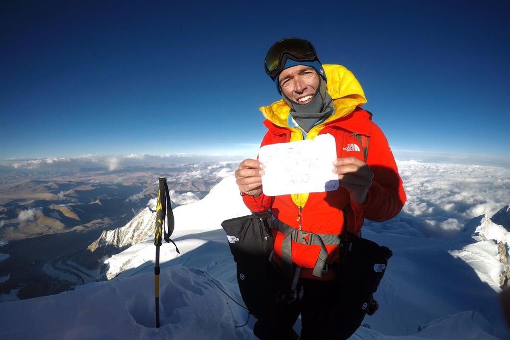 Hervé Barmasse sulla vetta dello Shisha Pangma, 8.027 metri