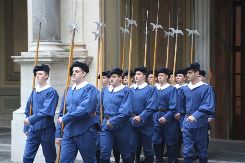 Un'esercitazione in Vaticano delle Guardie Svizzere