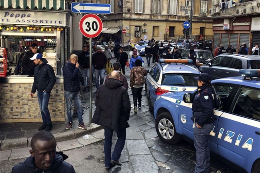 Bimba ferita a Napoli durante una sparatoria