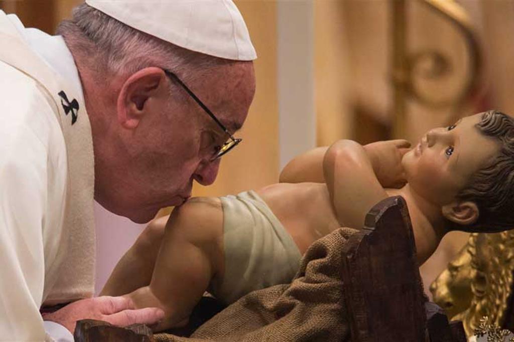 Papa: Maria libera da orfanezza spirituale, madri antidoto contro chiusure
