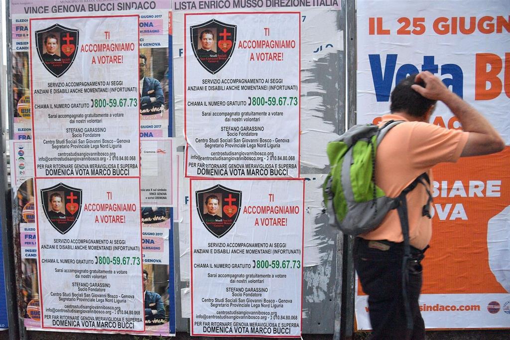 Manifesti elettorali a Genova (Ansa)