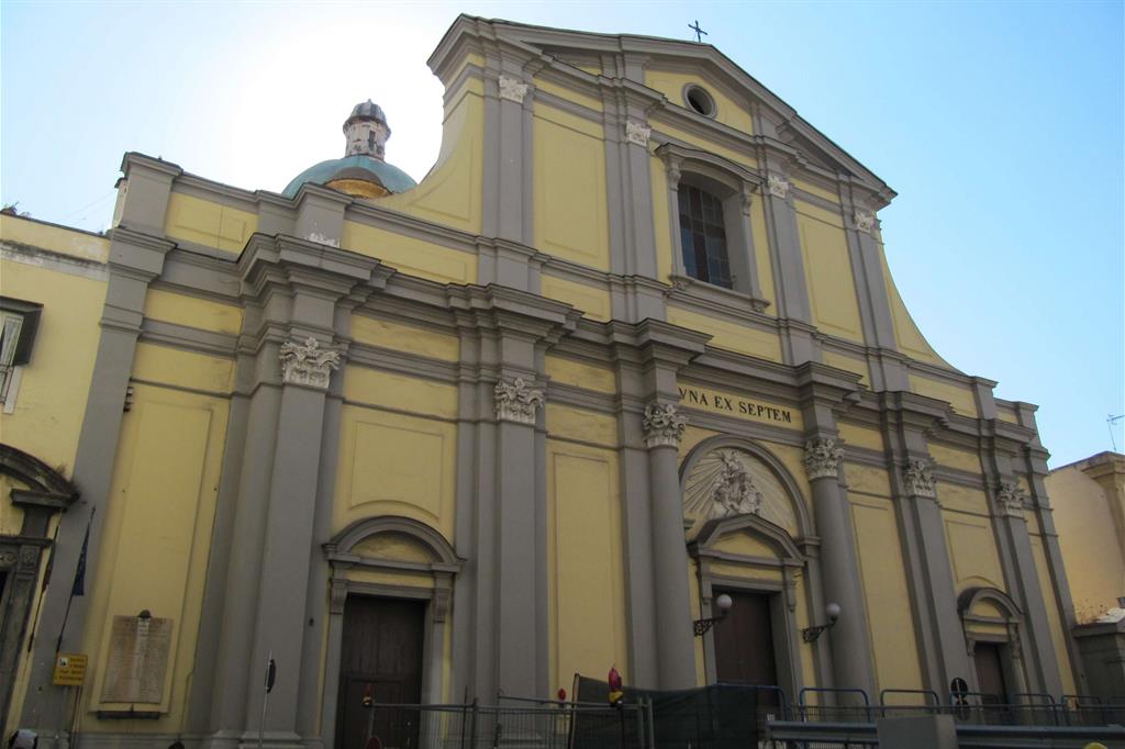 La facciata della Chiesa di Santa Maria degli Angeli a Pizzofalcone