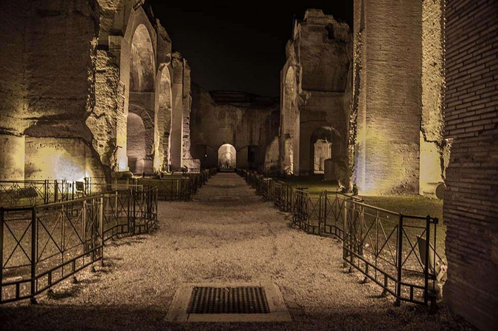 Dal 18 agosto a 3 ottobre, ogni martedì e venerdì sera le Terme di Caracalla saranno accessibili di notte con visite guidate - 