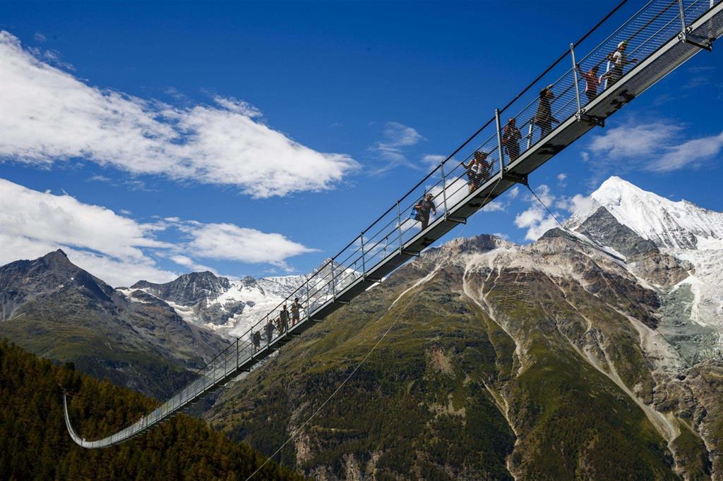 Inaugurato il ponte sospeso più lungo del mondo