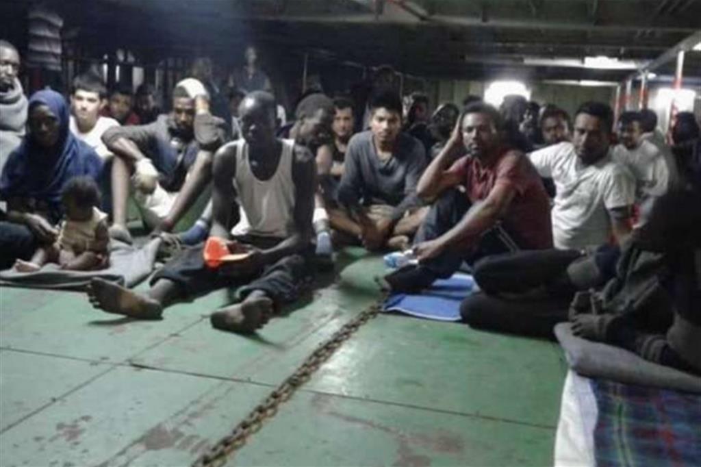 I migranti a bordo della Nivin