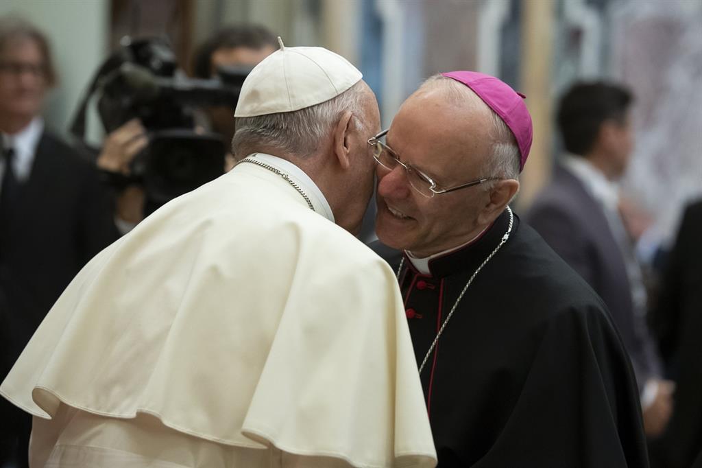 Papa Francesco con monsignor Nunzio Galantino