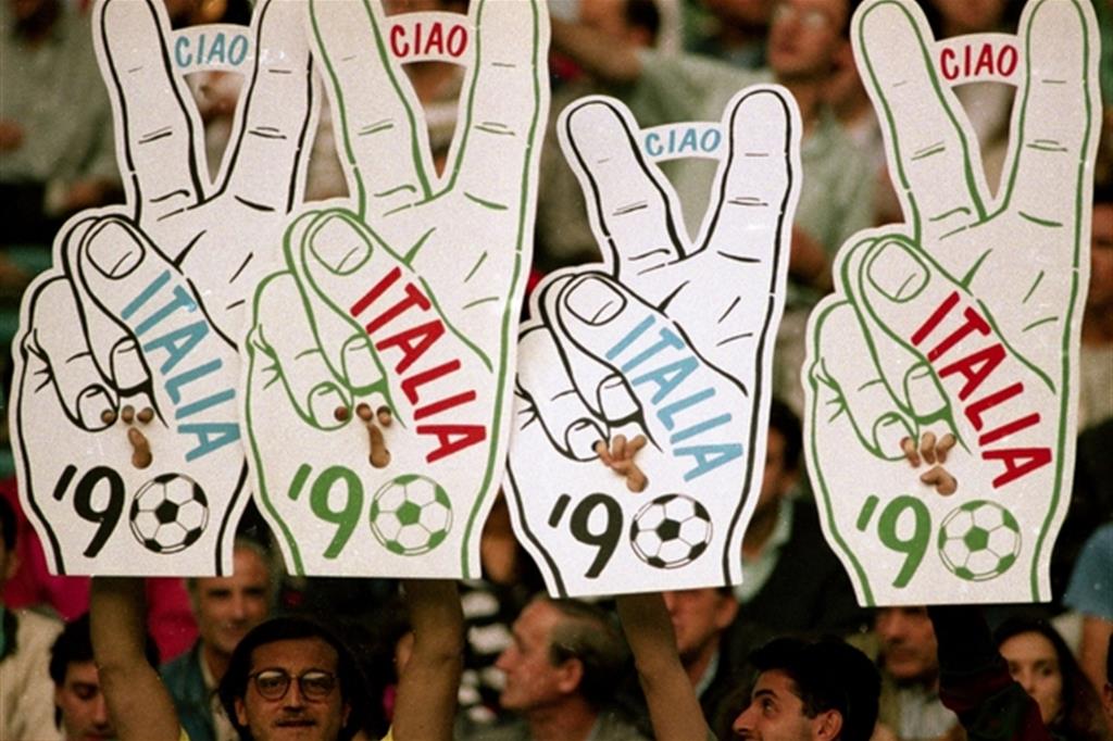 Dall’8 giugno vanno in scena  i Mondiali di calcio  di Italia 90 In tutto il Paese è una grande festa collettiva  con la colonna sonora  di Edoardo Bennato e Gianna Nannini (Ansa)