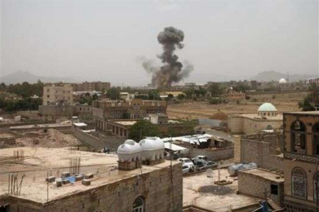 Raid aerei sulla città di Saada in Yemen, Reuters