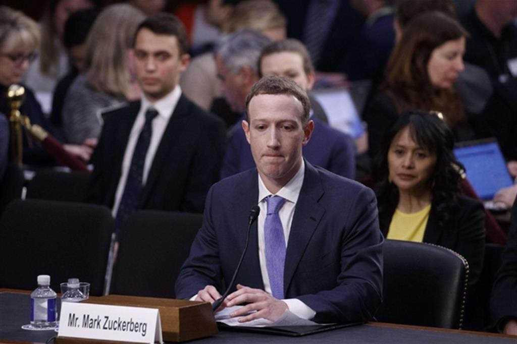 Il «mea culpa» di Zuckerberg, fondatore di Facebook