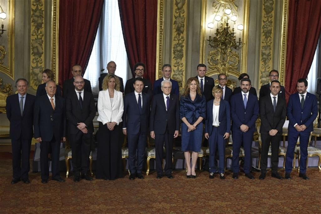 Foto di gruppo del nuovo governo