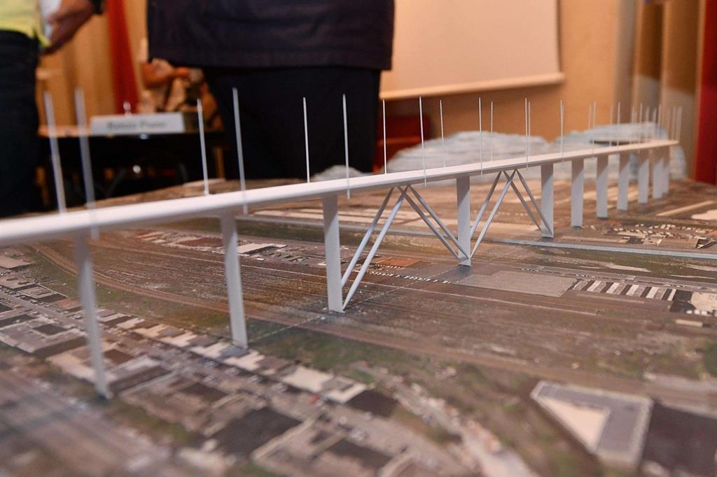 Il modellino del ponte progettato dall'architetto Renzo Piano dopo il crollo del ponte Morandi, Genova, 7 settembre 2018. ANSA/LUCA ZENNARO
