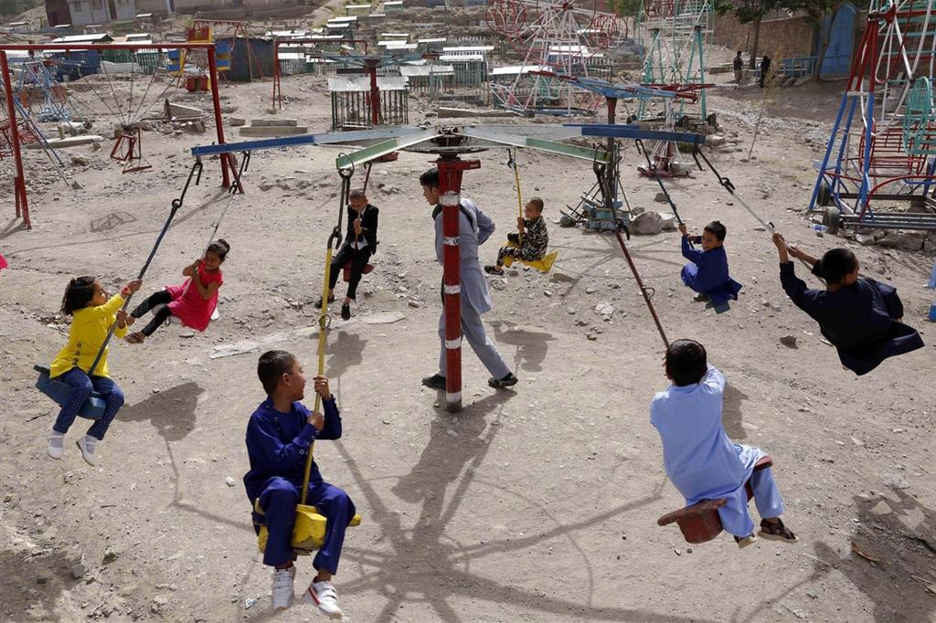 Bambini che festeggiano a Kabul, in Afghanistan. - 