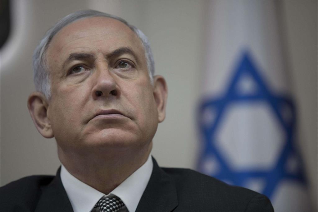 Il primo ministro israeliano Benjamin Netanyahu nega tutte le accusa (Ansa)