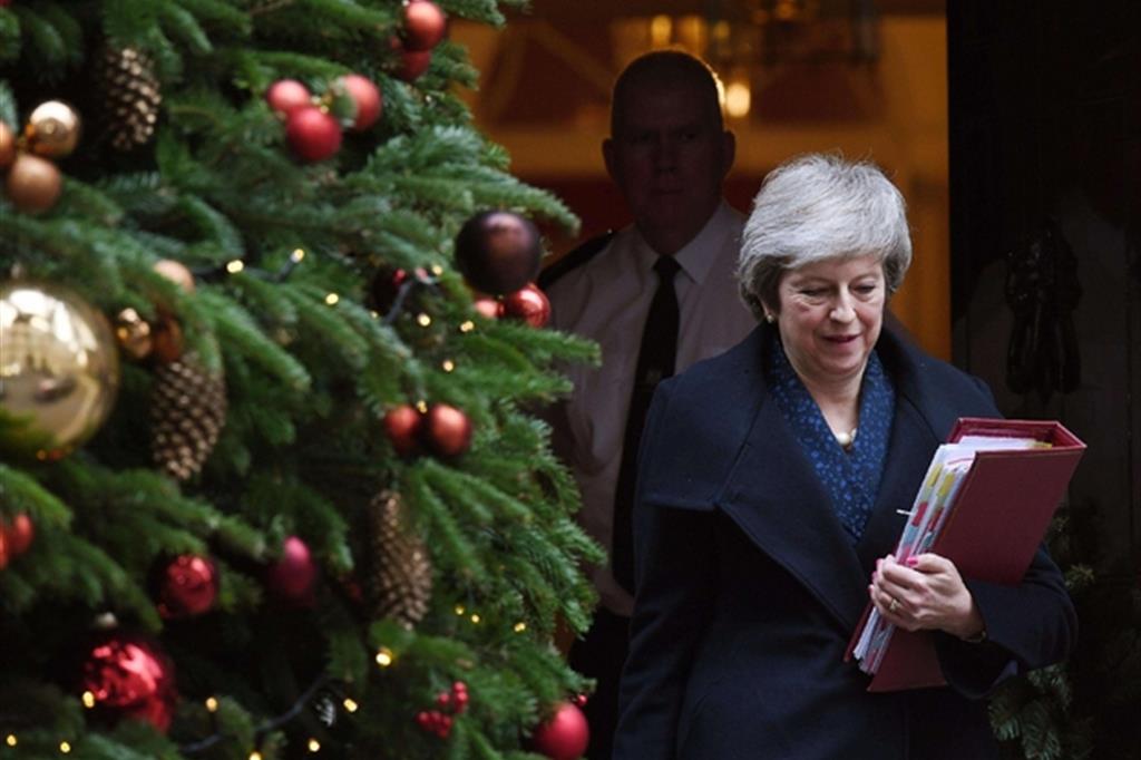 Theresa May vince la sfida: ottiene la fiducia dai suoi parlamentari