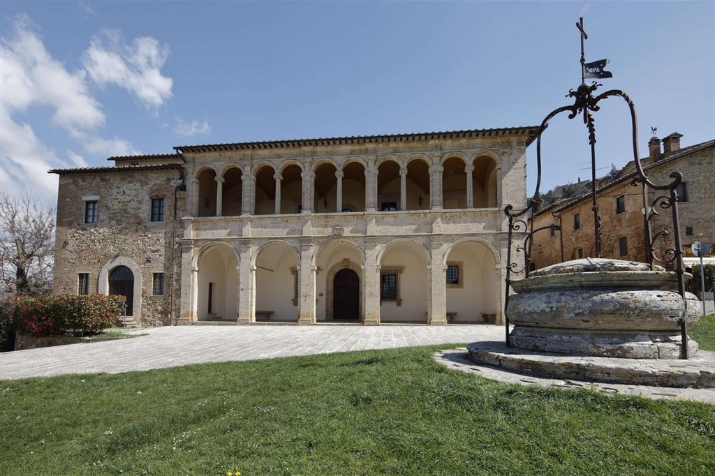 La canonica di San Biagio a Montepulciano, con il pozzo - 
