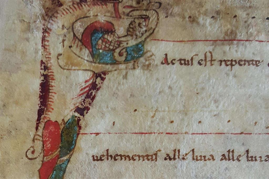 Un particolare della pergamena di antifonario ritrovata a Pavia, risalente agli anni intorno al 1100 (Ansa)
